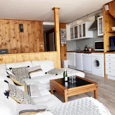 Dernier Etage Avec Vue Sur Les Montagnes Emplacement Exceptionnel Au Coeur De Aux Pieds Prestations Incluses Apartment *